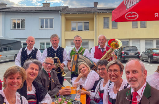 Dorfsingen in Liebenfels Menschen zusammen